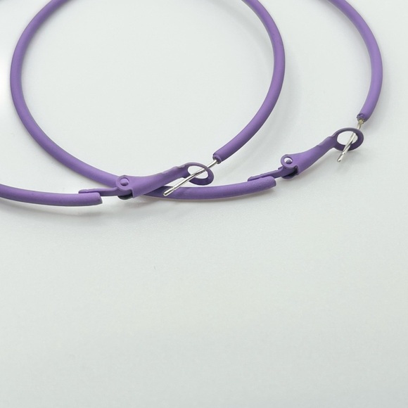 3 Pairs of Earrings - Purple Hoop, Floral Studs, & Multicolored Bow - Picture 5 of 6